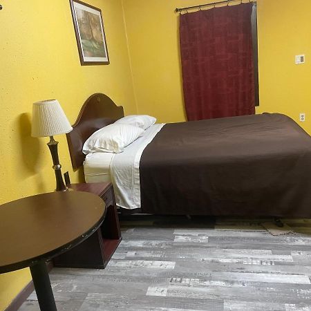 Fort Scott Azure Sky Motel מראה חיצוני תמונה
